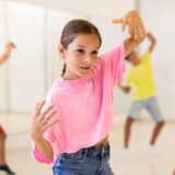 ダンスを辞める時にお礼は必要？先生や仲間に感謝を伝えるマナーとおすすめギフト