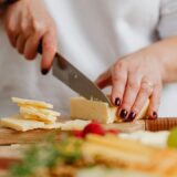 料理教室にネイルをして参加できる？マナーや衛生面の注意点と対処法を解説
