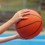 習い事をさせない子育てはダメ？メリットや家庭でできる工夫を徹底解説